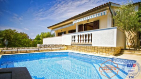 Villa Kovach, Krk